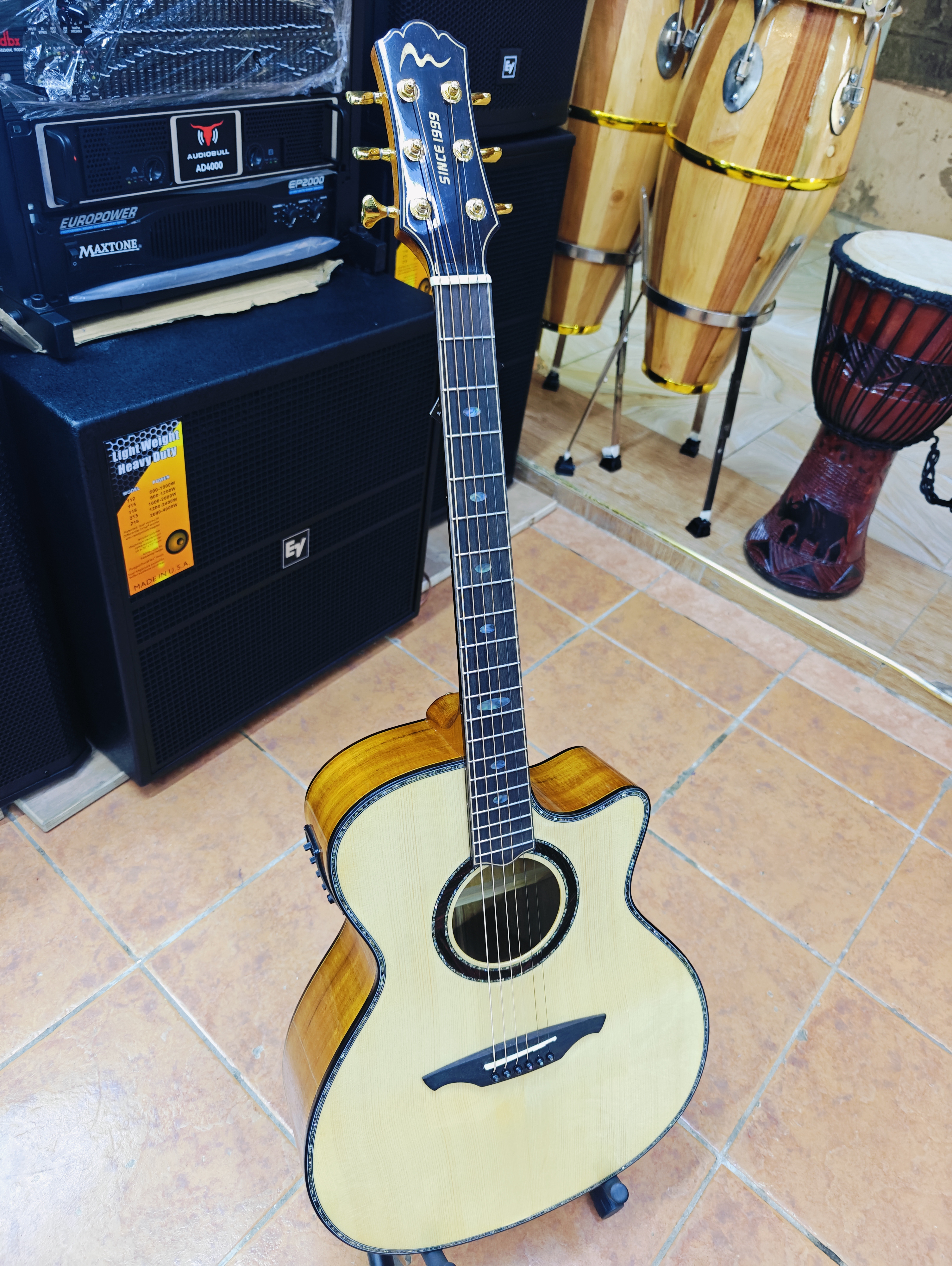 High-quality semi acoustic